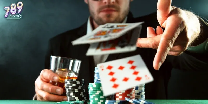 Những ưu điểm vượt trội khi chơi xì tối so với poker truyền thống